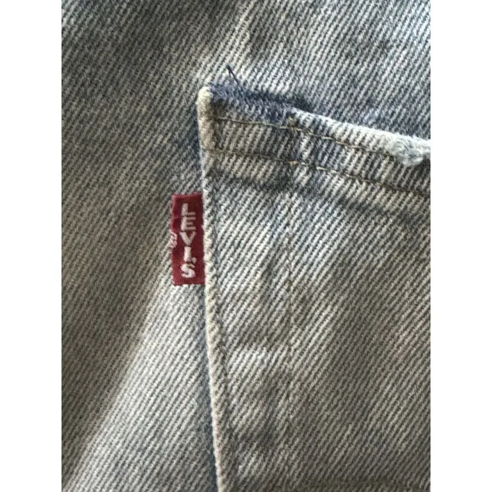 Levi's Men's Lot 551 Z Light Wash Straight Jeans Distressed Denim Blue ‎ Size 33